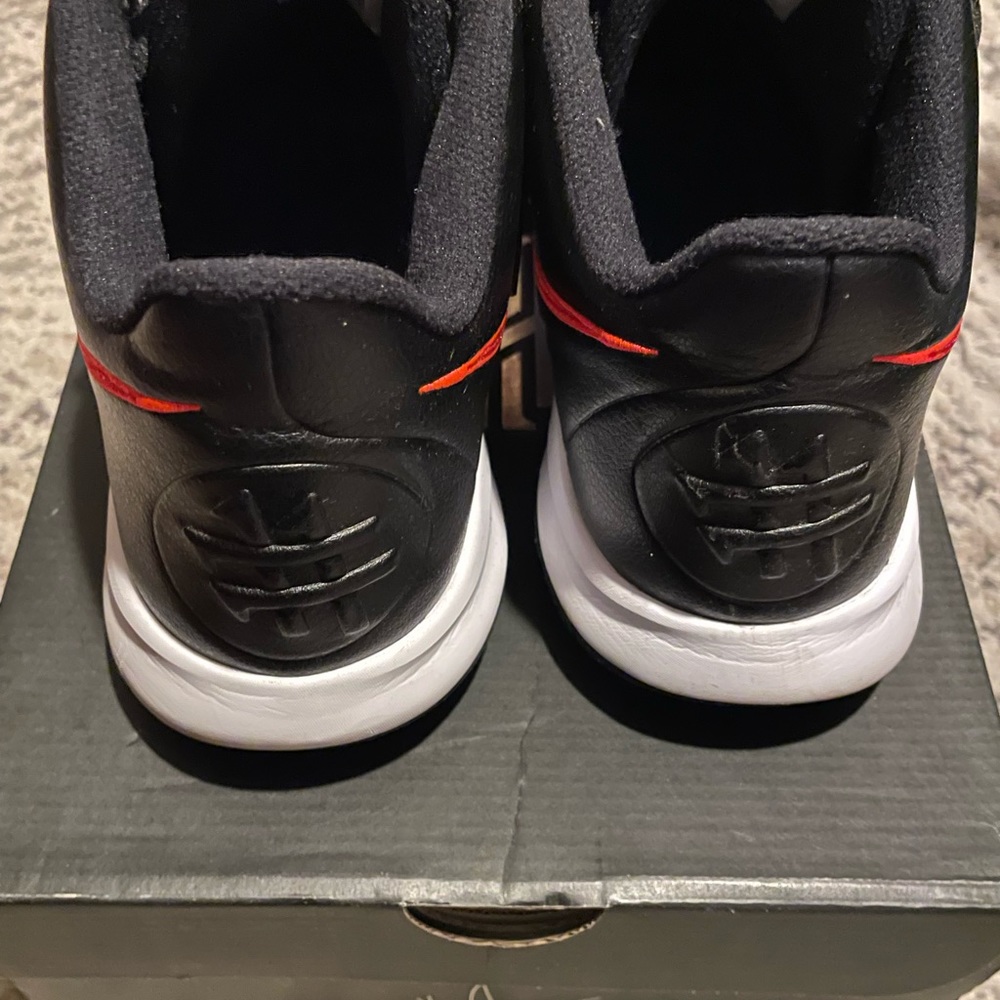Kyrie flytrap 3 - Picture 3 of 3